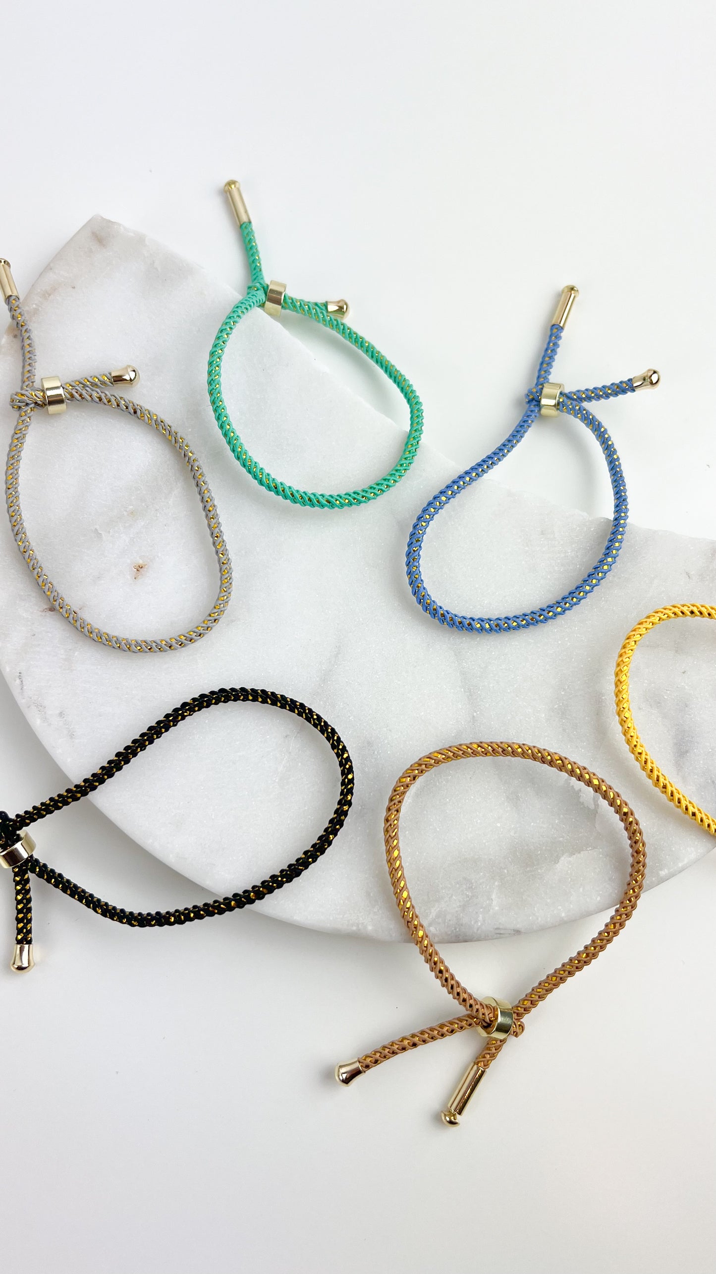 Pulsera ajustable hilo