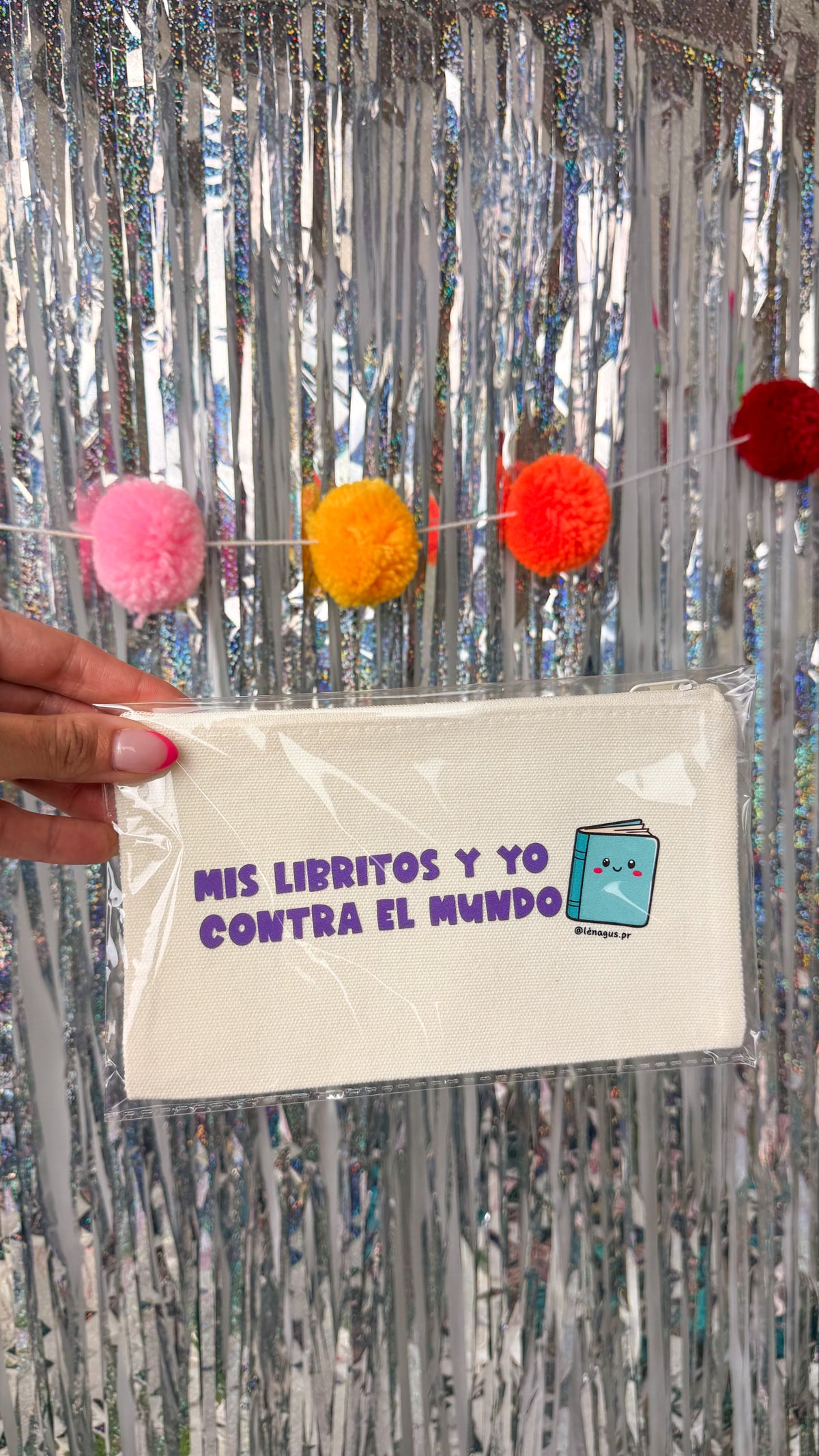 “MIS LIBRITOS Y YO CONTRA EL MUNDO” CARTUCHERA