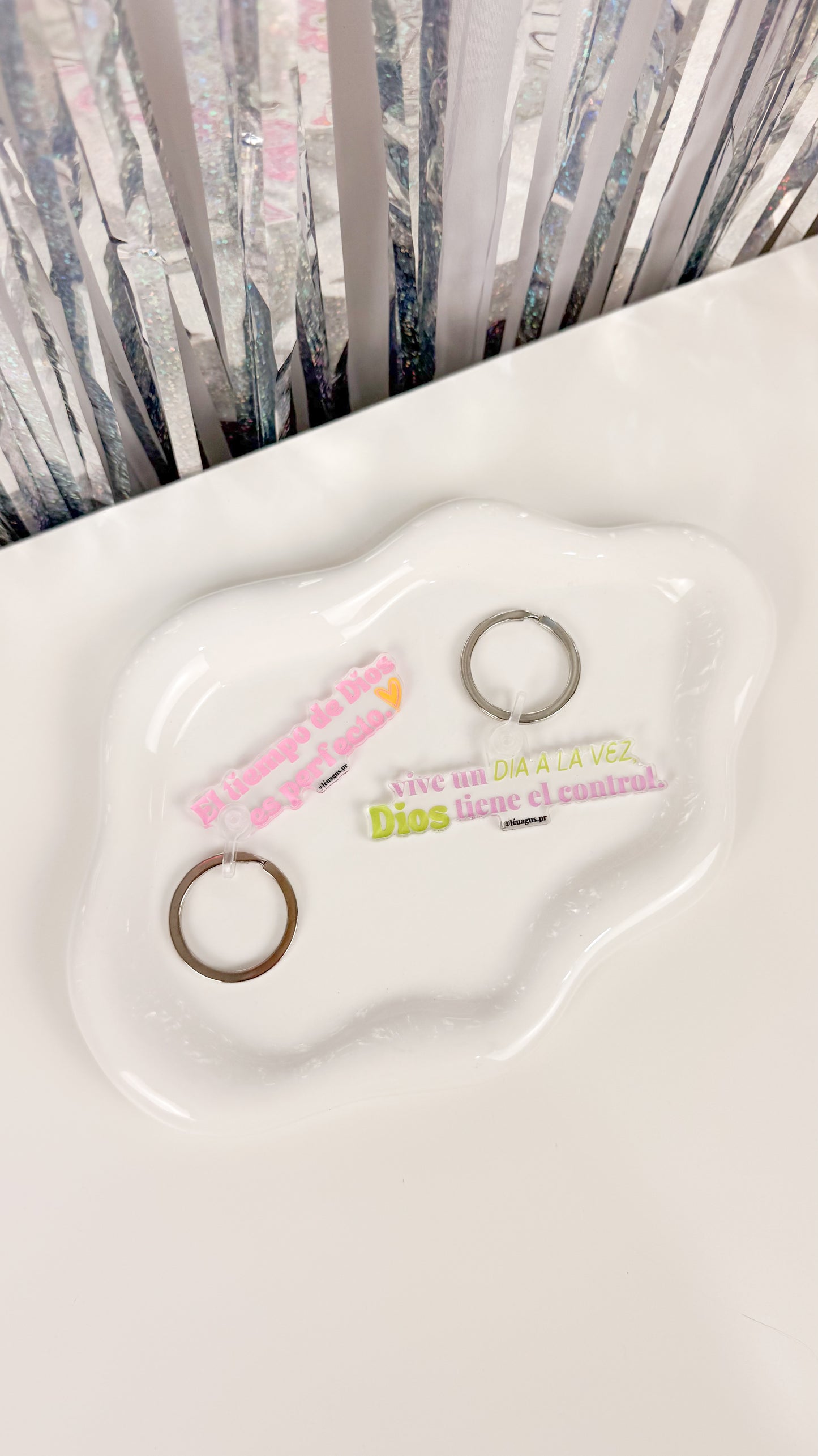 "Dios tiene el control" Keychains